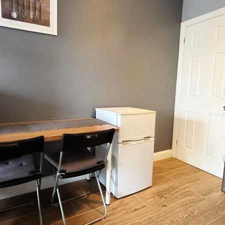 Shirley Apartments, Cozy Studio, Self Check In, 10 Min Drive To City Centre, Walking To Redbridge Train Station 南安普敦 外观 照片