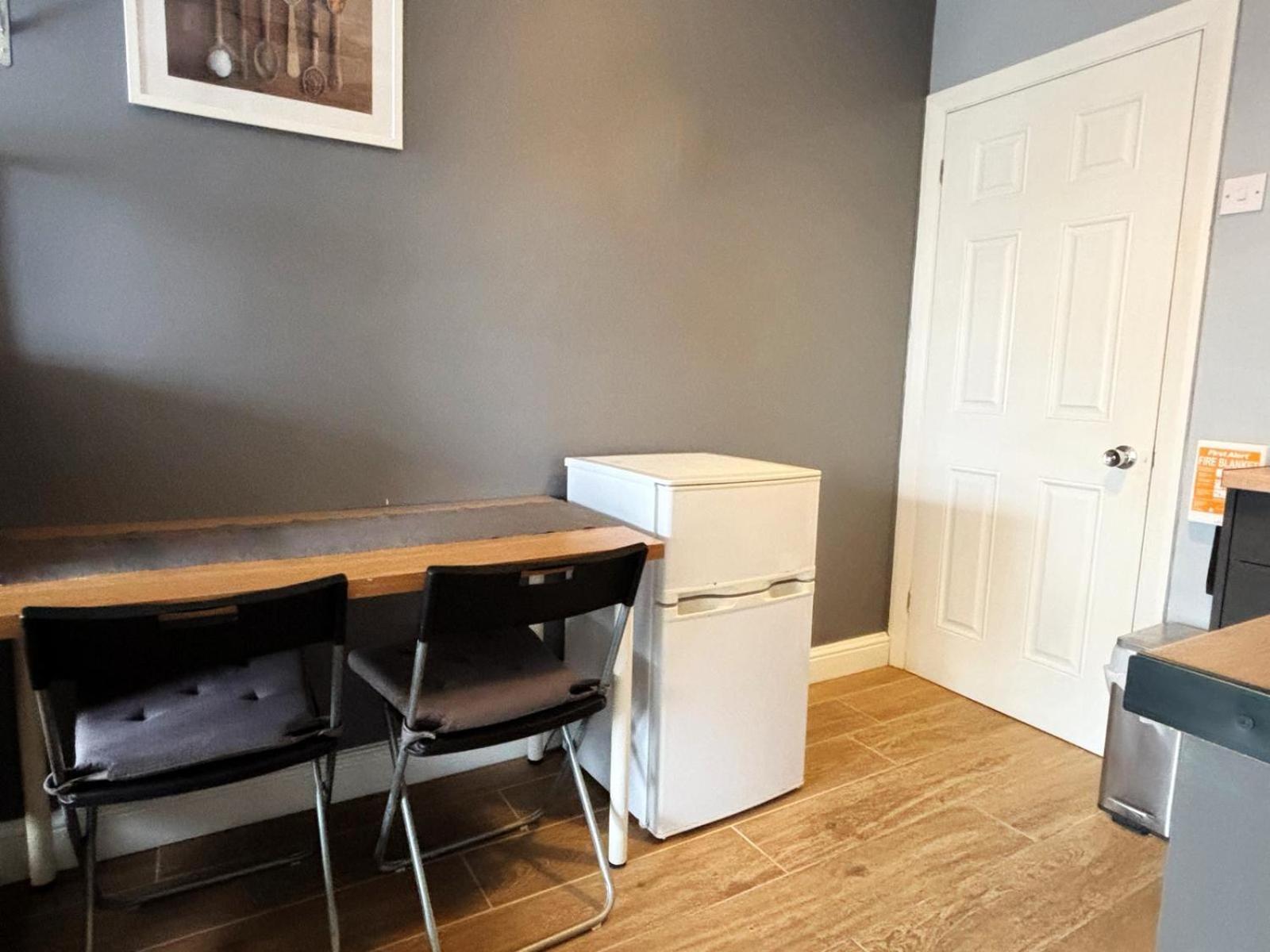 Shirley Apartments, Cozy Studio, Self Check In, 10 Min Drive To City Centre, Walking To Redbridge Train Station 南安普敦 外观 照片