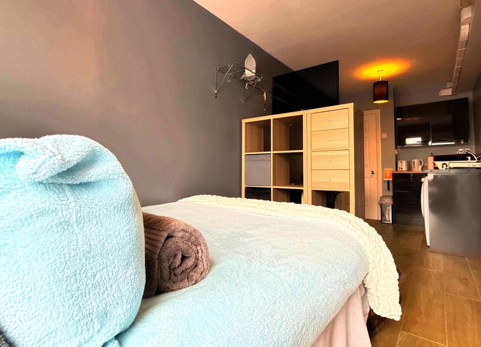Shirley Apartments, Cozy Studio, Self Check In, 10 Min Drive To City Centre, Walking To Redbridge Train Station 南安普敦 外观 照片