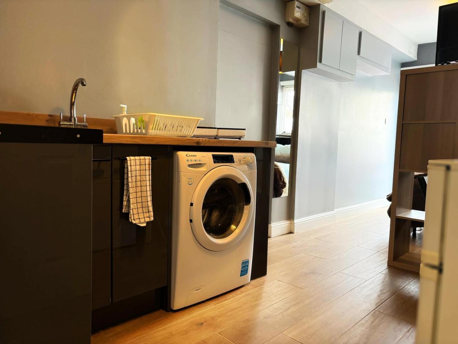 Shirley Apartments, Cozy Studio, Self Check In, 10 Min Drive To City Centre, Walking To Redbridge Train Station 南安普敦 外观 照片