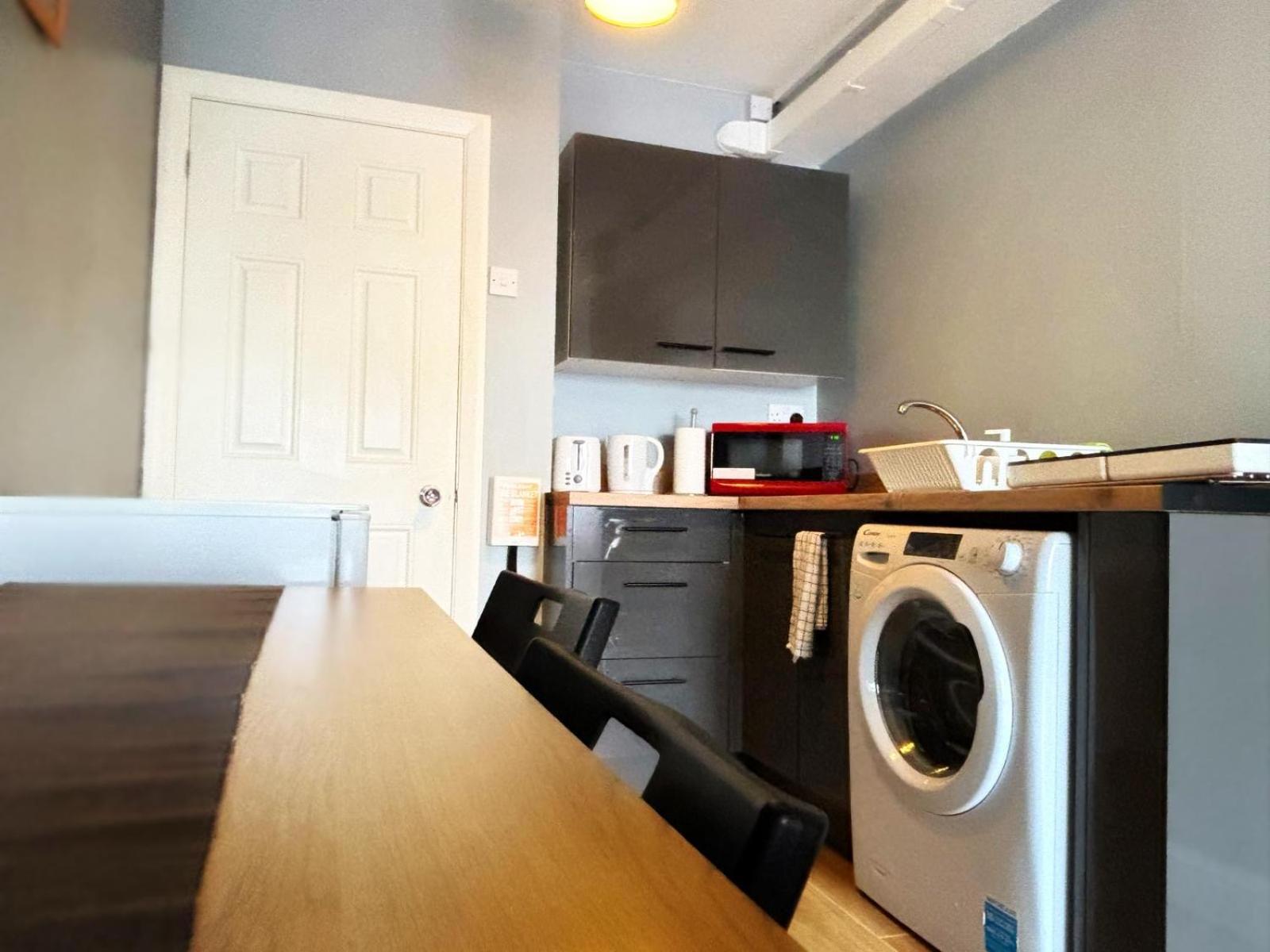 Shirley Apartments, Cozy Studio, Self Check In, 10 Min Drive To City Centre, Walking To Redbridge Train Station 南安普敦 外观 照片